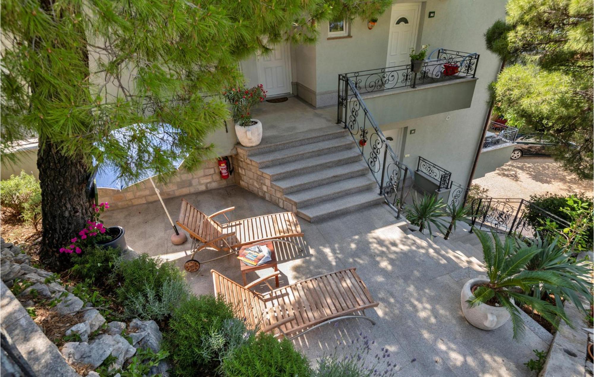 1 Bedroom Stunning Apartment In Makarska Exterior foto