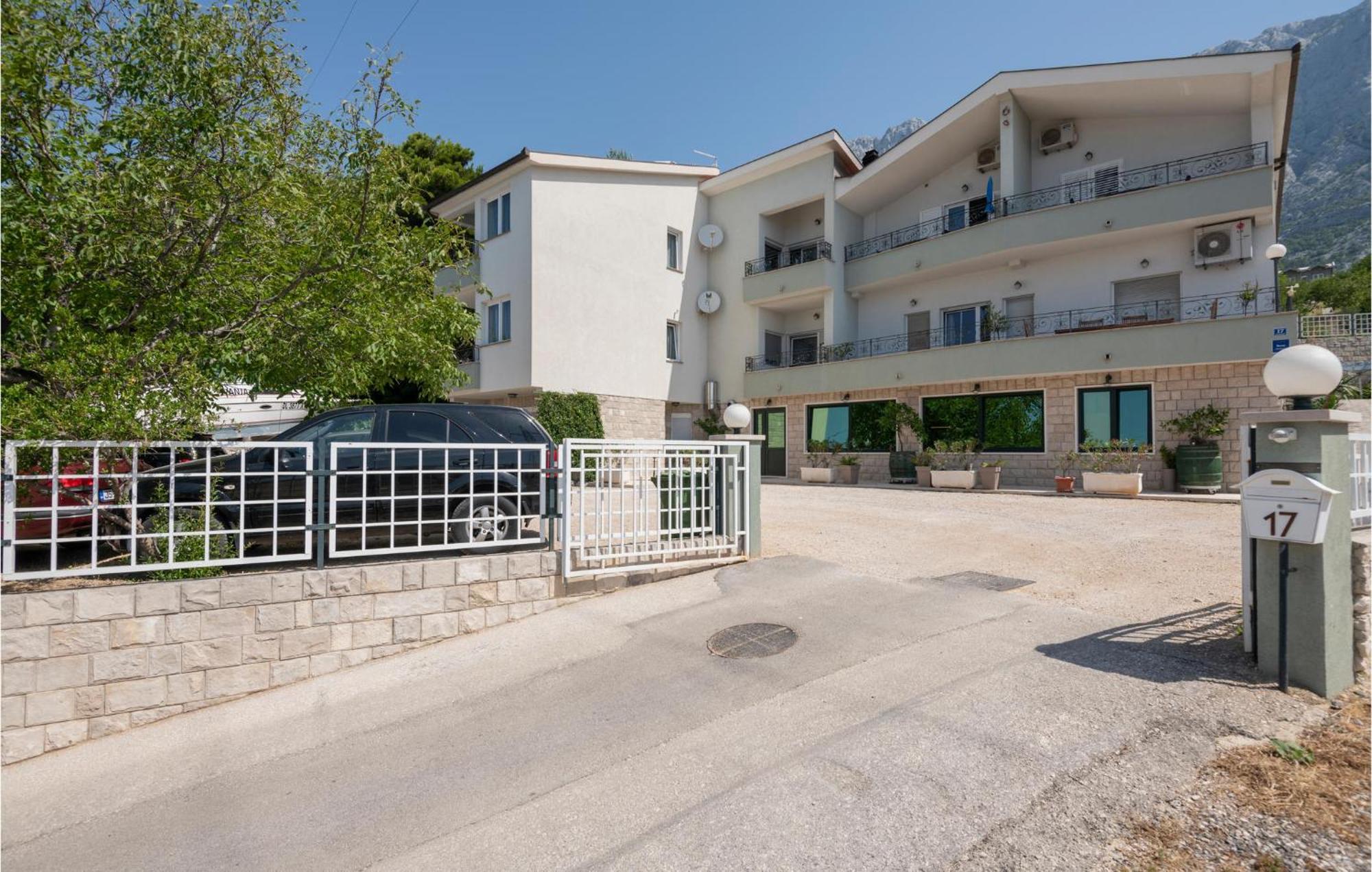 1 Bedroom Stunning Apartment In Makarska Exterior foto